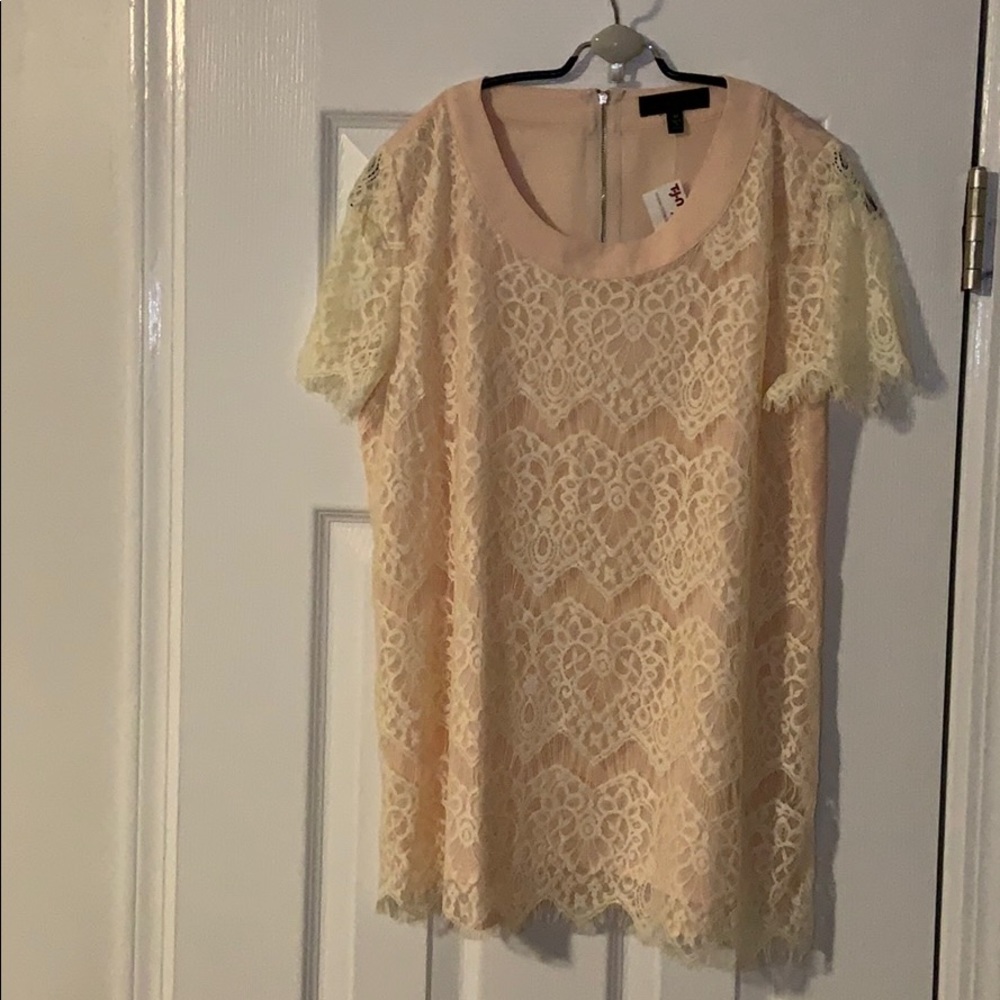 Women’s Top Peach color Size: M